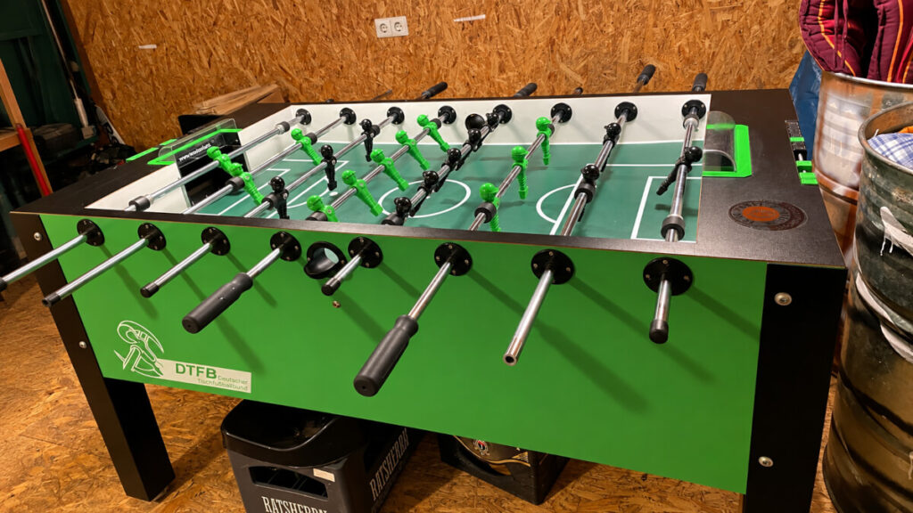 gebrauchter leonhart tischkicker das spielfeld